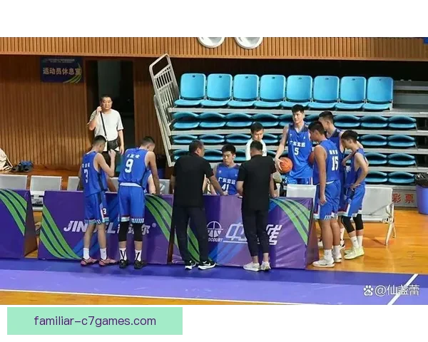 篮球赛季冲刺阶段精彩纷呈球员表现引发球迷热议